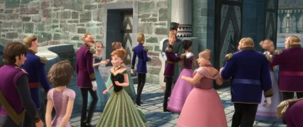 Essa acho que é a mais conhecida. Enquanto Anna sai pra recepcionar os convidados para a coroação da Rainha Elsa, Flynn e Rapunzel fazem uma pequena aparição.