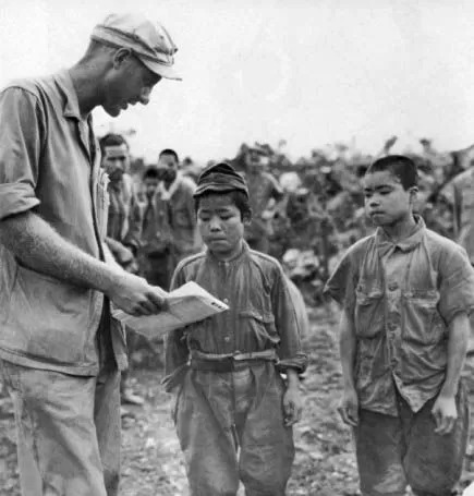 Esse era o Tekketsu Kinnotai, crianças de Okinawa "alistadas" pelo exercito japones para lutar. 